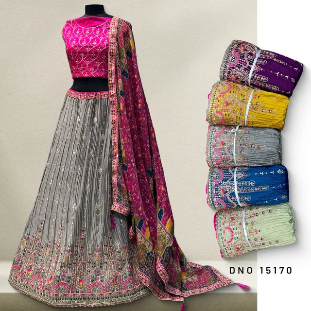 #lehenga #lehengacollection #lehengadesign #lehengalove #lehengacholi #weddinglehenga #receptionlehenga #engagementlehenga #ranipinkcholi #greylehenga #banarasirawsilklehengacholi #handweaved