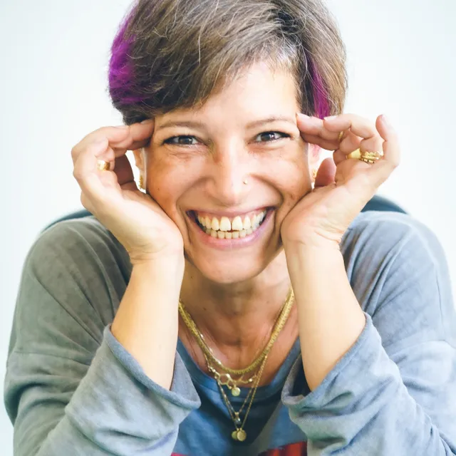 מתרגשת!⁠
מחר נפתחת תערוכת הבוגרים השנתית 🥳⁠
⁠
חמישה-עשר בוגרים ובוגרות סיימו בהצלחה את קורסי הצורפות השונים ולכבודם, אנחנו מתכנסים לחגוג בתערוכת הבוגרים השנתית.⁠
⁠
הסטודיו הופך למוזיאון חי ואינטראקטיבי למשך ארבעה ימים. בואו להכיר את עולם הצורפות ועיצוב התכשיטים מקרוב.⁠
⁠
תלמידים ומועמדים מתעניינים מוזמנים להתקבץ סביב שולחן הצורפות, ליצור ולהתנסות, להסתקרן ולשאול, לראות ולחוש, להרגיש את הקסם באצבעות ולהבין שהכל אפשרי.⁠
⁠
הכניסה חופשית!⁠
⁠
ימים שני עד חמישי⁠
18-21/7/2022⁠
12:00-20:00⁠
⁠
שדרות המקצועות 11, מודיעין⁠
רשמו בוויז: חלום צרוף⁠
⁠
פרטים בקישור: https://fb.me/e/1ZyMrIXej⁠
052-3449584⁠
⁠
חלום צרוף - תכשיטים בעיצוב אישי⁠ | בית הספר לצורפות במודיעין | לימודי צורפות (גם) אונליין | סדנאות צורפות חווייתיות | מיחזור ושידרוג תכשיטי זהב⁠
⁠
#צורפות #תכשיטים #יום_פתוח #תערוכת_בוגרים #מודיעין

📷 @netashka