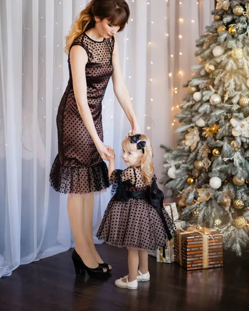 Vēl neizdomājāt svētku tērpus? 👑 mūsu kleitas gan pašas mazākās, gan lielas dāmas jūtisies kā princeses 💖🌞👗 Cena 120 EUR 🌟 Var izvēlēties krāsu
⭐Kleitas tiek šūtas pēc jūsu individuāliem mēriem 5-10 darbaa dienu laikā
⭐Lai pasūtītu rakstiet PM vai Viber/Whatsapp 28895815. Pielaikot un redzēt gatavas kleitas var Valdemāra 118 (iepriekš vienojieties par tikšanās laiku)

#ziemassvētki #ziemassvētkutērps #ziemassvētkukleita #kuplakleita #princešukleitas #bērnumode #meiteņukleitas #izlaidumakleita #svinīgakleita #kleita #tillakleita #tutukleita #vienādaskleitas #mammaunmeita #платьедлядевочки #детскаямода #платьедляпринцессы #деньрождения #платьенавыпускной #мамадочка #платьеснежинки #sniegpārslīteskleita
#bērnumode