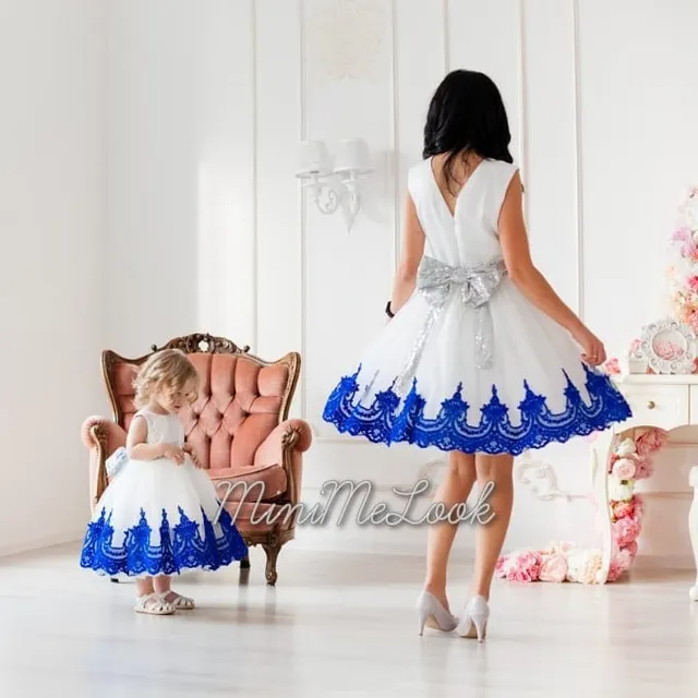 Sievietes garderobē skaistu kleitu nekad nevar būt par daudz! I👗zvēlies kādu no elegantajām un košajām oriģināla dizaina kleitām, lai būtu uzmanības centrā 🎉🌟
⠀
Komplekta cena 120 eur ⠀
Piedāvājam gan individuālās šūšanas pakalpojumus, gan iespēju izvēlēties savu sapņa kleitu no gataviem modeļiem ⠀
⠀
🌟 Plaša tilla, mežģīņu un audumu krāsu izvēle. Var arī kombinēt krāsas⠀
⭐ Kleitas garumu/dizainu var mainīt⠀
⭐Kleitas tiek šūtas pēc jūsu individuāliem mēriem vai jebkura standarta izmērā no 74cm līdz 147cm un XS - XXL izmēros⠀
⭐Lai pasūtītu rakstiet PM vai Viber/Whatsapp 28895815. Pielaikot un redzēt gatavas kleitas var Valdemāra 118 (iepriekš vienojoties par tikšanās laiku)  #ballišukleitas #mammameita #vienādaskleitas #платьямамадочкарига #платьямамадочкалатвия #нарядныеплатьярига #нарядныеплатьялатвия #mežģīņukleita #svinīgakleita #bērnukleita  #kleitapasškumam #нарядноеплатьедлядевочки #детскоенарядноеплатье