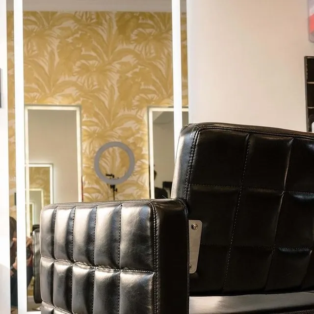 "Hier noch ein Friseurspiegel mit Sandstrahlung" 🙂

#spiegel24 #friseursalon#eigenunternehmen #Friseurplatz #Bedienplatz #hausbau #inspiration #Friseur #Salon #Einrichtung Friseur #Friseurtisch #Friseurspiegel #lichtgestaltung #Friseur friseurspiegel wand #bedienplatz friseur spiegel #friseurspiegel doppelseitig #friseurspiegel mit ablage 
#friseurspiegel handspiegel
#friseurspiegel rund
#friseurspiegel gold
#friseurspiegel groß
#einrichtungsideen Salon #decoration #interiordesign #modern #interior #interiorlover #Salondesign #spiegelshop24