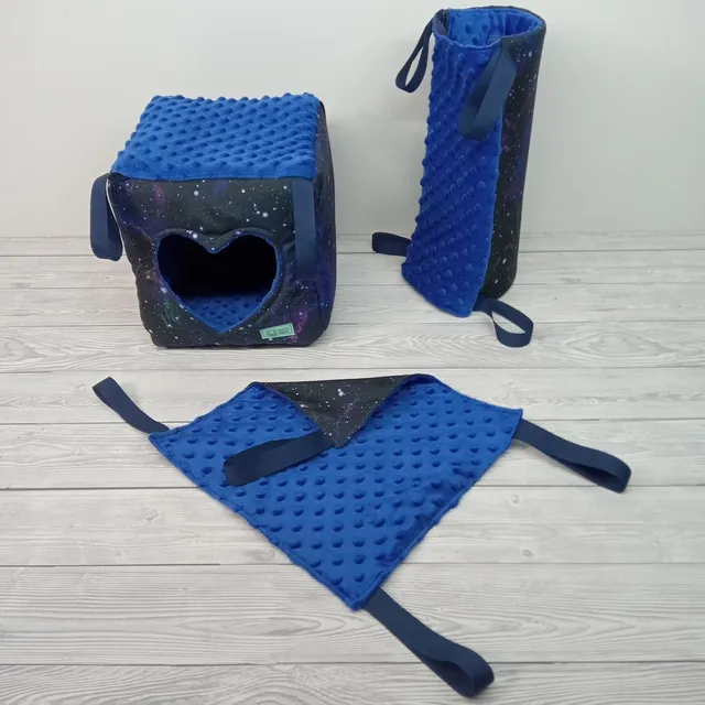 Jeden z najbardziej ulubionych przez Was zestawów -kosmiczny nadruk na poliestrze wodoodpornym 🤩🐾🚀.
One of your favorite sets - cosmic print on waterproof polyester 🤩🐾🚀.
#sugarglidertoys
#ferrethammocks
#sugarglidercage
#customrathammock
#chinchillatoys
#ferretnation
#hamakdlaszynszyli
#zestawhamakowdlaswinkimorskiej
#zestawhamakowdlafretek
#zestawhamakowdlaszczurow