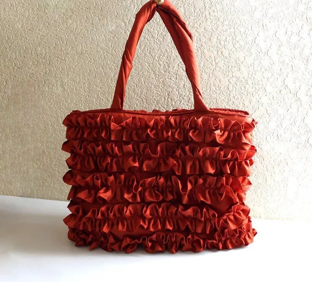 A Statement bridal tote. Available on Murwati.etsy •
•
•
#autumnwedding #fallwedding #customwedding #bridesmaids #bridalpurse #bridesmaidgifts #bridalclutches #weddingbag #etsymom #etsyshop #bridesmaidtote #etsywedding #etsy #uniquewedding #uniquebag #giftforher #bride #giftforbride