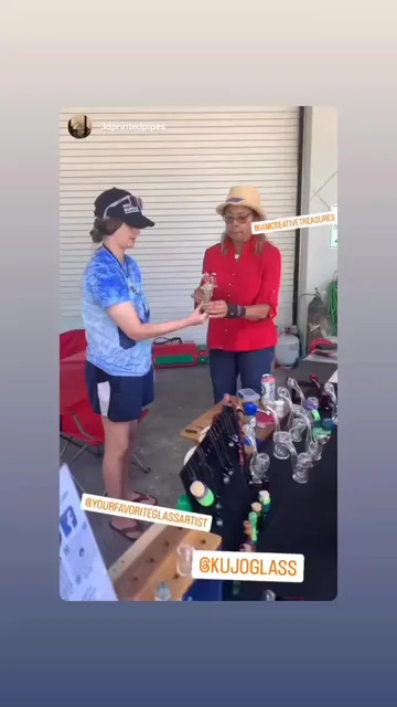 Making friendships, sharing knowledge,  while vendors at Sunnyside Medical Dispensary. We're located in the parking lot at least once a month. Come check out your local Makers.
#makersgonnamake #dispensary