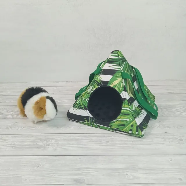 🔔Na specjalne zamówienie dla ślicznej fretki 🐾powstał taki oto domek🏠. Tak nam się spodobał, że wchodzi do stałej oferty. Wymiary dołu 30/30 cm, wysokość 32 cm, cena 50 zł. 
🔔A special order for a lovely ferret🐾 created such a house🏠. We liked it so much that it enters the permanent offer. Dimensions of the bottom 30/30 cm, height 32 cm, price 50 zł.
#domekdlaszczura #domekdlaszynszyli #akcesoriadoklatki #ferrethouse #hammockforguineapigs