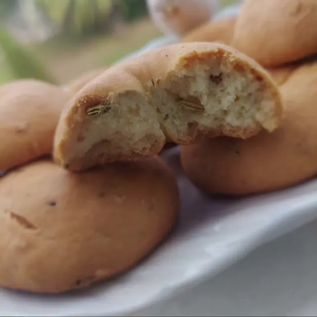Kaak Anis | Handmade Sweet Cookies with Organic Anise
✈️🌍 Worldwide Shipping
Shop Now Online! https://sofra369.com/product-page/kaak-anis-handmade-sweet-cookies-with-organic-anise

#sofra369 #kaakanis #homemadefood #homemadecookies