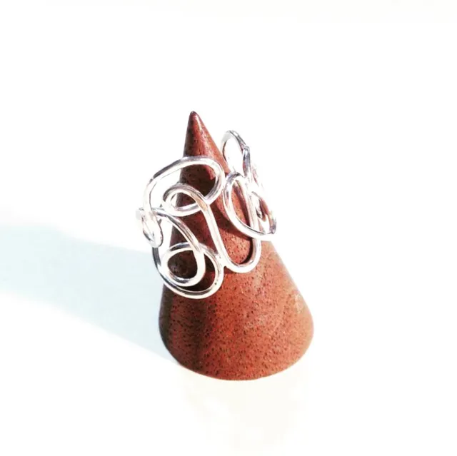 Calligraphy ring 
Bague calligraphie 
Made to order 
주문 제작 반지입니다 
이니셜 두개를 선택해주세요 :) I
o
h
c
o
Ë
s
n
i
m
#frenchinitials #frenchinitialsring #bague #ring #argentmassif #silver #ordermade #madetoorder