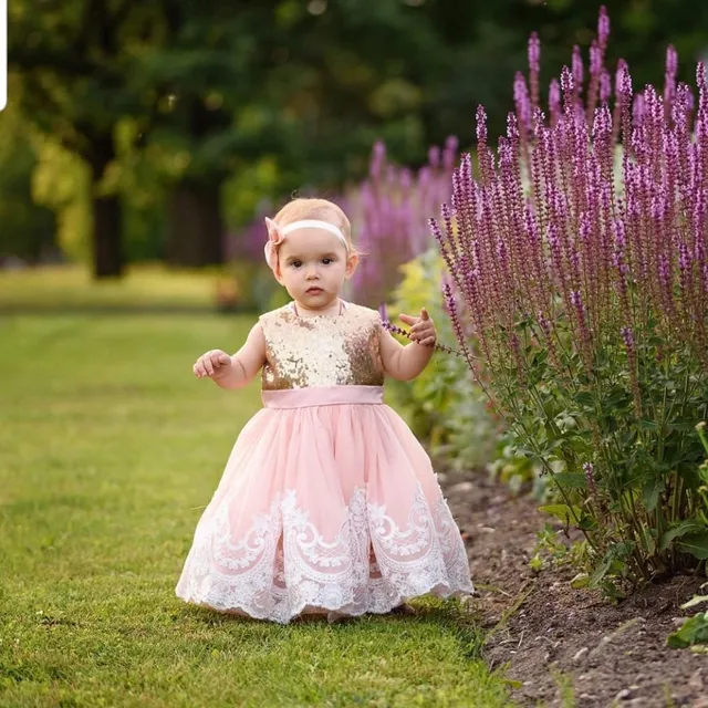 Gatavojaties pirmā gada dzimšanas dienai vai fotosesijai?🎉🎁 @minimelooks
palīdzēs sarūpēt skaisto tērpu mazai princesei👑👗
⠀
 Piedāvājam gan individuālās šūšanas pakalpojumus, gan iespēju izvēlēties savu sapņa kleitu no gataviem modeļiem ⠀
⠀
🌟 Plaša tilla, mežģīņu un audumu krāsu izvēle. Var arī kombinēt krāsas⠀
⭐ Kleitas garumu/dizainu var mainīt⠀
⭐Kleitas tiek šūtas pēc jūsu individuāliem mēriem vai jebkura standarta izmērā no 74cm līdz 147cm un XS - XXL izmēros⠀
⭐Lai pasūtītu rakstiet PM vai Viber/Whatsapp 28895815. Pielaikot un redzēt gatavas kleitas var Valdemāra 118⠀

#princešukleitas #bērnumode #meiteņukleitas #svinīgakleita #kleita #dzimšanasdiena #viengadniece #pirmādzimšanasdiena #pirmāfotosesija #kleitafotosesijai #платьедлядевочки #детскаямода #платьедляпринцессы #деньрождения
#bērnumode #princesukleita #tillakleita #izlaidums #tutukleita #ballisukleitas #fotosesija #ģimenesfotosesija ##kleitauzkāzām #vakarkleita #garakleit