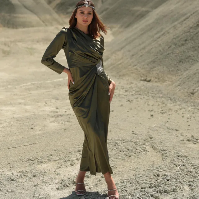 Kleopatra Abiye💕
İddialı ve şık..tam kalıplı feminen tasarım davetlerin yıldızı olmak isteyenlere,özel renkleriyle ahunarede💕
👉Koşulsuz İade veya Değişim
✈️Ücretsiz & Hızlı Kargo
☎️👉Whatsapp:+90 532 272 57 09
#tesettürabiyeelbise #tasarımelbise #kalemelbise #tasarımabiye #davetelbisesi #eveningdress #muslimeveningdress#kesfetteyiz