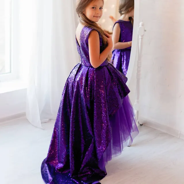 Greznāka fliteru violeta krāsa īstām princesēm👑 
Cena 95-115 EUR 🌟 Var izvēlēties krāsu
⭐Kleitas tiek šūtas pēc jūsu individuāliem mēriem 5-10 darbaa dienu laikā
⭐Lai pasūtītu rakstiet PM vai Viber/Whatsapp 28895815. Pielaikot un redzēt gatavas kleitas var Valdemāra 118 (iepriekš vienojieties par tikšanās laiku)

#ziemassvētki #ziemassvētkutērps #ziemassvētkukleita #kuplakleita #princešukleitas #bērnumode #meiteņukleitas #izlaidumakleita #svinīgakleita #kleita #sarkanakleita #vienādaskleitas #mammaunmeita #платьедлядевочки #детскаямода #платьедляпринцессы #деньрождения #платьенавыпускной #мамадочка #платьеснежинки #sniegpārslīteskleita
#bērnumode