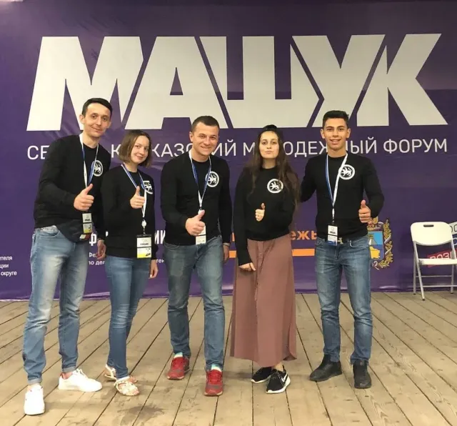 Наши дорогие @mant.tatarstan ❤️
Делали Свитшоты с нанесением на Северо-Кавказский молодежный форум🌟⁣⁣⠀
⁣⁣⠀
Для заказа/консультации пишите в direct/What’sApp⁣⁣⠀
⁣⁣⠀
#СтудияПринтаАдонис#АдонисКазань#йпечатьнафутболке#футболкиспринтом#нанесениенафутболки#печатьнафутболкахКазань#Казань#печатьнаодежже#Адонис#парныехуди#парныефутболки#нанесениелоготипа#мерч