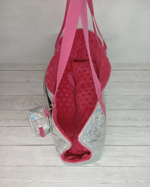 Na specjalne zamówieni od @tamaramatvisin dla jej cudnego pieska, bardzo kolorowa i energetyczna torba 🥰🐕.
#psy #torbadlapsa #bagfordog #miekkieposlanie