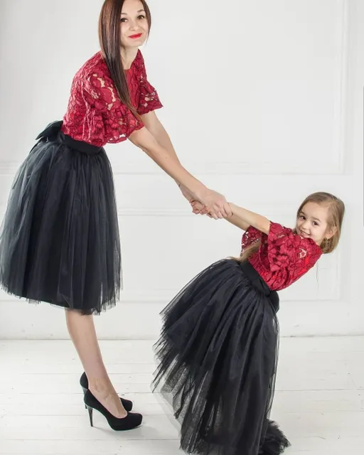Mēs jau gatavojamies Ziemassvētku fotosesijām, šujam jūsu svētku tērpus 🎁🎀 ⠀
 Piedāvājam gan individuālās šūšanas pakalpojumus, gan iespēju izvēlēties savu sapņa kleitu no gataviem modeļiem ⠀
⠀
🌟 Plaša tilla, mežģīņu un audumu krāsu izvēle. Var arī kombinēt krāsas⠀
⭐ Kleitas garumu/dizainu var mainīt⠀
⭐Kleitas tiek šūtas pēc jūsu individuāliem mēriem vai jebkura standarta izmērā no 74cm līdz 147cm un XS - XXL izmēros⠀
⭐Lai pasūtītu rakstiet PM vai Viber/Whatsapp 28895815. Pielaikot un redzēt gatavas kleitas var Valdemāra 118 (iepriekš vienojoties par tikšanās laiku)  #ballišukleitas #mammameita #vienādaskleitas #платьямамадочкарига #платьямамадочкалатвия #нарядныеплатьярига #нарядныеплатьялатвия #mežģīņukleita #svinīgakleita #bērnukleita  #kleitapasškumam #нарядноеплатьедлядевочки #детскоенарядноеплатье