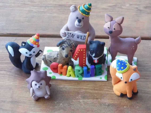 This woodland animals with party hat topped, dog and a cat are great addition to a woodland themed birthday party. Use as a centerpiece for the party table or as a cake topper. Perfect memento after the party! 😉
#birthdaycaketopper #Forestanimals #Customcaketopper #Dog #Cat #Woodlandanimals #Bear #Fox #Skunk #Deer #Hedgehog #Polymerclay #animals #partydecoration #centerpiece #forestanimals #dogfigurine #catfigurine #creation #Etsyseller #smallbusiness #firstbirthday #birthdayparty #personalized #birthday #etsy #cakedecorating #cakesofinstagram #cake