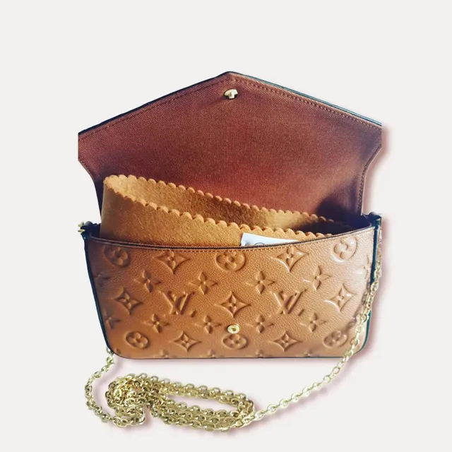 Working on achieving snug and perfectly fitting inserts this week. This was possible when I had the bags to work with hands on:
-Pochette Felicie 
-Croisette
-Coin purse 
This allowed me to learn and deepen my knowledge of these bags.
All liners, shapers and chains are on 
www.luxurybagheaven.com 
Worldwide shipping 

As always thank you for your trust. 
Moria ❤ 
#luxurybag #luxurybagheaven #lvcoin #coinpurse #lvfelicie #pochettefelicie #felicie #croisette #lvcroisette #lvazur #baginsert #bagorganizer #lvmultipochette #lvempreinte