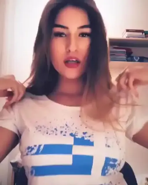 Шикарная @elfina.b 😍
В образе Greek Style🔥
Данная модель женской Футболки 
доступна в размерах XS, S, L☺️
Хочешь такую же? 
Пиши нам в Direct❤️
Мы оформим заказ🌟
#greekbrand#греческийстиль
#ягрек#greek#style#греки#футболка#🇬🇷