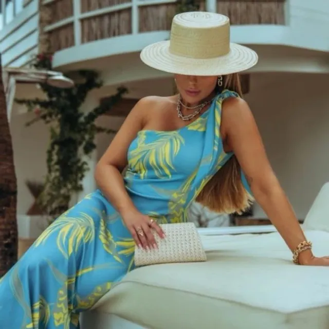 Colorful dress with knot on one shoulder.
Made with Brazilian polyamide that adapts to your body and has a great softness.
.
.
.
.
#brazilianclothes 
#brazilianfashion 
#brazilianclothing