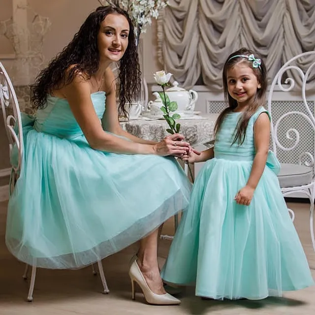 #mammameita vienādas kleitas maigā piparmētru krāsā👗
Esat neatvairāmas jebkurā pasākumā🎉💐🎁 ⠀
 Piedāvājam gan individuālās šūšanas pakalpojumus, gan iespēju izvēlēties savu sapņa kleitu no gataviem modeļiem ⠀
⠀
🌟 Plaša tilla, mežģīņu un audumu krāsu izvēle. Var arī kombinēt krāsas⠀
⭐ Kleitas garumu/dizainu var mainīt⠀
⭐Kleitas tiek šūtas pēc jūsu individuāliem mēriem vai jebkura standarta izmērā no 74cm līdz 147cm un XS - XXL izmēros⠀
⭐Lai pasūtītu rakstiet PM vai Viber/Whatsapp 28895815. Pielaikot un redzēt gatavas kleitas var Valdemāra 118⠀

#princešukleitas #bērnumode #meiteņukleitas #svinīgakleita #kleita #dzimšanasdiena #viengadniece #pirmādzimšanasdiena #pirmāfotosesija #kleitafotosesijai #платьедлядевочки #детскаямода #платьедляпринцессы #деньрождения #мамадочка #одинаковыеплатья #платьялатвия #одинаковыеплатьярига
#bērnumode #princesukleita #tillakleita #tutukleita #ballisukleitas #mammameita #vienādaskleitas #mammameita