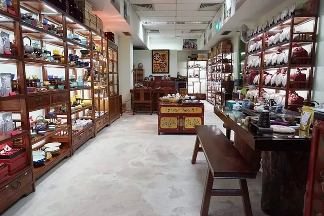 In 2013, after 7 years of collecting premium Pu Er tea produced in the Yunnan province of China, Christopher Chau opened a retail shop at 167 Geylang Road to sell quality, high grade tea and Teaware.

#PuEr #PuErh #Tea #OVP #ChineseTea #awardwinning #Singapore #Sgdrinks #Sgfood #Sgfoodies #Sgeats