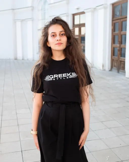 Новая модель футболки ⁣⁣⠀
с греческим стилем🇬🇷⁣⁣⠀
⁣⁣⠀
Чёрный цвет подойдёт абсолютно каждой из вас, дорогие девушки🥰⁣⁣⠀
⁣⁣⠀
Нежная ткань, женственный крой🙌⁣⁣⠀
Доступны все размеры от XS до XL🤩⁣⁣⠀
⁣⁣⠀
Хочешь такую же? Пиши в Direct❤️⁣⁣⁣⁣⠀
⁣⁣⠀
#greek#style#ягрек#греки#hellas⁣⁣⠀
#греческийстиль#греция#бренд⁣⁣⠀
#одежда#грек#стиль#греческий