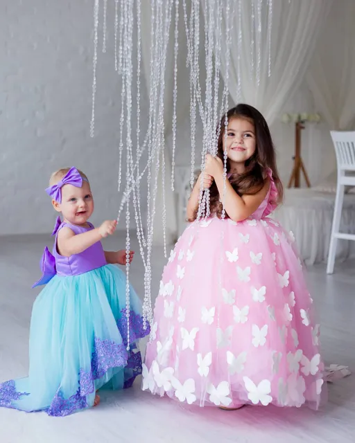 Katra meitene sapņo kļūt par princesi👑 Greznākas kleitas iemiļotās krāsās👗💖 🌟 Var izvēlēties krāsu
⭐Kleitas tiek šūtas pēc jūsu individuāliem mēriem 5-10 darbaa dienu laikā
⭐Lai pasūtītu rakstiet PM vai Viber/Whatsapp 28895815. Pielaikot un redzēt gatavas kleitas var Valdemāra 118 (iepriekš vienojieties par tikšanās laiku)

#ziemassvētki #ziemassvētkutērps #ziemassvētkukleita #kuplakleita #princešukleitas #bērnumode #meiteņukleitas #izlaidumakleita #svinīgakleita #kleita #sarkanakleita #vienādaskleitas #mammaunmeita #платьедлядевочки #детскаямода #платьедляпринцессы #деньрождения #платьенавыпускной #мамадочка #платьеснежинки #sniegpārslīteskleita
#bērnumode