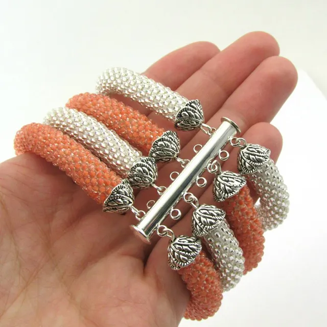 нужно больше персиковой нежности! 
#bracelet #peachcolor #персиковый #персиковыйцвет #браслетизбисера #многорядныйбраслет #персиковыйбраслет #жгутизбисера #нежноеукрашение #мими #светлыйбраслет #украшенияизбисера #бисер #jewellery #beadjewelry #скоролето