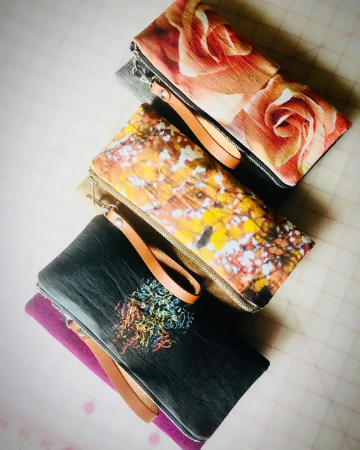 What to wear this weekend? Try dark jeans and orange clutch. •
•
•
#zazzleshop #uniquebag #giftforher #bridesmaids #bridalpurse #wristlet #bridalclutches #personalizedgifts #zazzlemaker #custombags #uniquegift #custompurse #orangeclutch #whattowear #wearableart