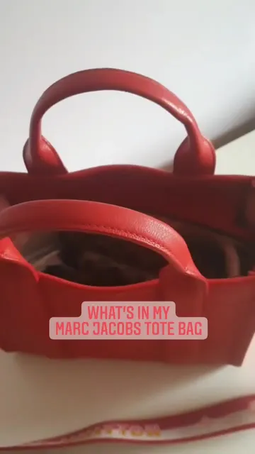 What's in my new to me @marcjacobs tote mini red bag? Insert by Luxury Bag Heaven and my normal daily essentials. I can fit even more...this is the bare minimum. What do you think of my Viviene doll by @momm.ydo ? And my LV speedy 20 strap? So much more comfortable and pretty #marcjacobs #marcjacobstotebag #marcjacobstote #mj #marcjacobsbag #mini #luxurybagheaven #lvcle #lvzippywallet #newbag #luxurybags