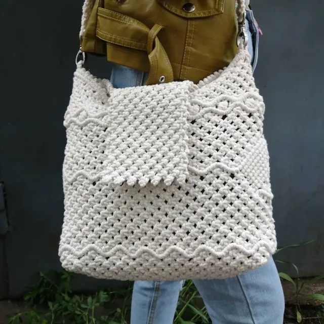 ❤️❤️❤️
И СНОВА сумочка CASUAL,  авторский дизайн
👌👌👌
🤔🤔🤔
Что это значит?
То, что придумываю сама:
👛конструкцию
👛рисунок
👛ручку и способ крепления...
Мой ДЕВИЗ:
🤞красиво, практично, добротно!) 💕

🎉🎉🎉🎉🎉🎉

#макраме 
#рукоделие 
#челябинск
#южноуральск 
#handmade 
#волшебныеузелки 
#узелковоеплетение 
#изделияназаказ 
#плетеныеаксессуары 
#сумки 
#фоторамки 
#браслеты 
#декор 
#аксессуары
#креатив
#ангел
#angel
#macrame
#сувениры
#панно
#кашпо
#bagи
#macramebag
#мастерская
#мастерскаясувениров
#мастерскаяподарков
#принцессаспеций
#macrophotography
#macramedecor
#macrameart