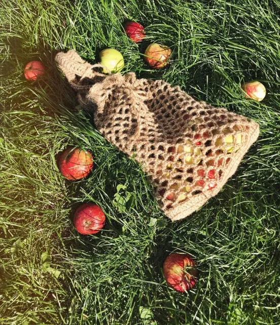 С прекрасным первым осенним днём! 🍂🍎🍁🍏🌾🍐
Первоклашек с началом нового познавательного периода жизни!📚

Эта осень богата урожаем яблочек 🍎🍏 и стильная авоська из джута как нельзя кстати...
В наличии. 
По приобретению ✍️в директ.

#сумкиизджута #стильныесумки#авоськаизджута #авоська #изделияизджута #джутовыеизделия #джутовыесумки #джутовыеизделияколомна #вналичиитата#сумочкитата