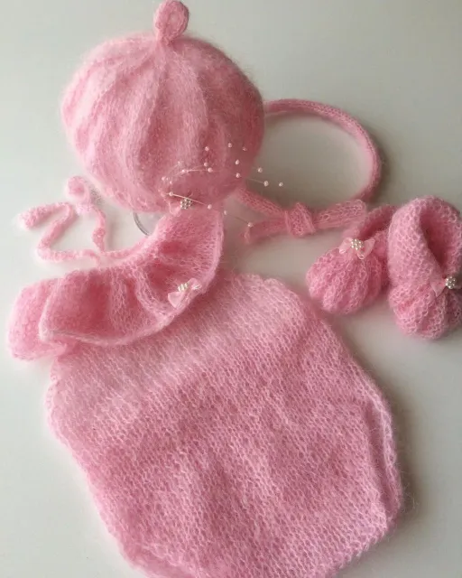 Весенняя нежность для самой маленькой крохи💕из пушистенького и мягенького кидсмохера💕
Ромпер с открытой спинкой на завязочках, береточка, повязочка, пинеточки💕.
В наличии.
Размер newborn.
Возможно дополнить игрушкой.
 По приобретению ✍️в direct.
Возможна отправка через Сбердоставку(постамат). #вналичиитата #ньюборнфотограф #ньюборнфотосессия #ньюборнпропс #ньюборнреквизиты #ньюборнреквизит #ньюборнфотосессияколомна#реквизитдляфотосессииноворожденного #реквизитдляноворожденных #реквизитдляфотосессии #одеждадляфотосессииноворожденных #newbornphotography #newbornprops #newbornphotoprops