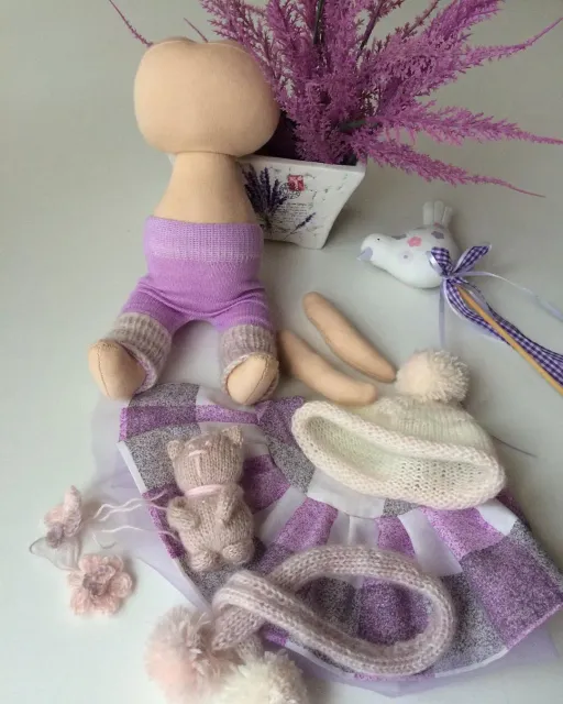 Рабочие моменты при создании интерьерной куколки...нежно-сиреневая гамма💜

#интерьерныекуклы #куклавподарок #подарок#идеиподарков #куклатекстильная #кукладляинтерьера #кукларучнойработы #куклыназаказ #куклытильда