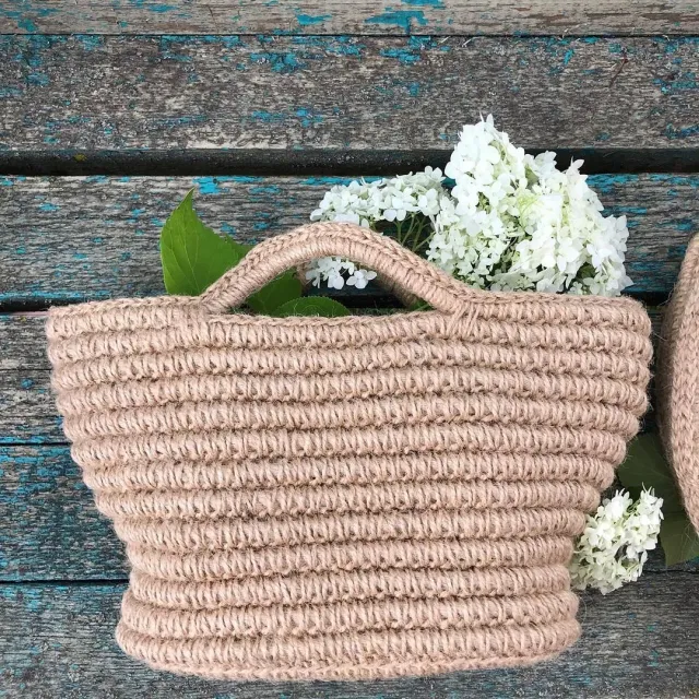 Джутовая сумочка для летних прогулок 🌞🌸Ну как же без неё 😀...
В наличии.
По приобретению ✍️в директ. 

#сумкиджутовые #джутколомна #сумкиджут #сумкиизджута #джутвмоде #джутэко #экомодавналичии #модныесумки2020 #татавяжетджут #вналичиитата#сумочкитата