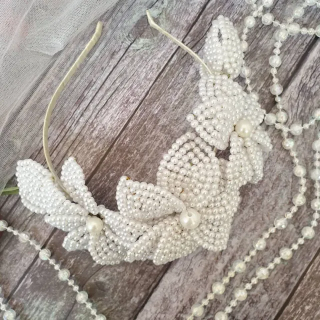 Ободок из бусин, массивный и в то же время очень нежный
Цена 150грн 
#ободки#ободокизбусин#ободокручнойработы#аксесуарыручнойработы#аксесуарыодесса#аксесуарыукраина