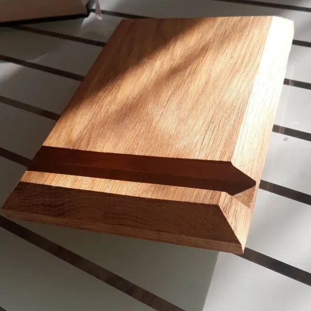 Подставка для смартфона #измассивадуба #изделияиздерева #wood #столярныеизделия #дуб #предметыинтерьера #woodworking #удобнаявещь #гаджеты #gift #giftideas #coasters #handmade #woodideas #подставкаиздуба #подставкаиздерева #подставкадлясмартфона #ручнаяработа