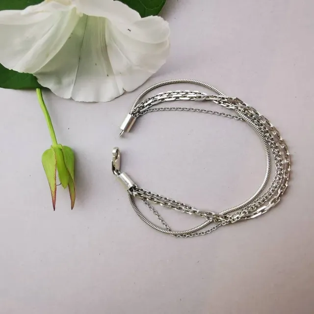 Микс из цепочек разного плетения для тонкого запястья
-
#golivebraclet 
#крупноекольцо#крупныйбраслет#браслет#подарокподруге#подарокдевушке#подарокжене#подароклюбимой#идлясебя#длясебялюбимой#ювелирмосква#авторскиеукрашения#комплектукрашений#украшенияизсеребра#украшенияназаказ