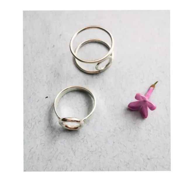 Простые, лёгкие колечки.
Только ручная работа🌼🔨💍
#golivering
—
#ring#кольцо#ювелирмосква 
#подарокподруге#подарокдевушке#подарокжене#подароклюбимой#идлясебя#длясебялюбимой#ювелирмосква#авторскиеукрашения#комплектукрашений#украшенияизсеребра#украшенияназаказ