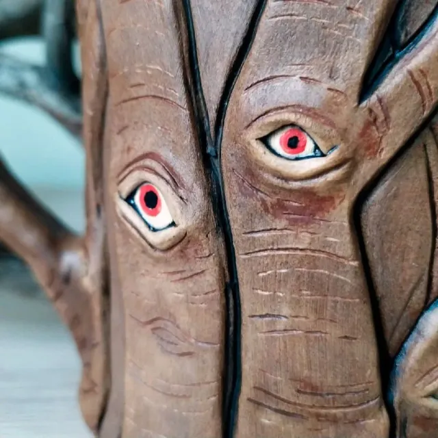 Это кружка по мотивам мюзикла "Вий" вот от этих ребят @stairwaylab.ru 

Мне кажется, у нас в России не так уж много фэнтези-мюзиклов. Вия еще не смотрела, но поворошила ролики и фото. Это всё оказалось завораживающе красиво в плане костюмов и декораций *__* Меня потянуло в театр, и стыдно признаться, если честно, когда я там бывала в последний раз 😫 Так что я заинтригована и жду трансляцию в апреле =)

#ceramic #ceramics #ceramica #ceramiclove #handmade #pottery #ceramicart #potterylove #clayworks #handmadeceramic #instapottery #handcrafted #handcraft #керамика #лепкаизглины #красиваяпосуда #посудадлядома #керамикадлядома #молочение #молочнаяпосуда #осины #лес #вий