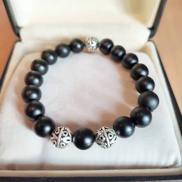 🤔Выбор не сделан🤔

Вчера опубликовала 4 варианта мужского браслета. 
Вариант N5
👉На страничке #oxy_jewellery большой выбор, широкий ассортимент браслетов для 🤵мужчин и для 👸девушек. 
Вы точно найдете #украшение по своему вкусу. #браслетымосква #браслетыизнатуральныхкамней #мужскойбраслет #браслетмужчине #украшениядлямужчин