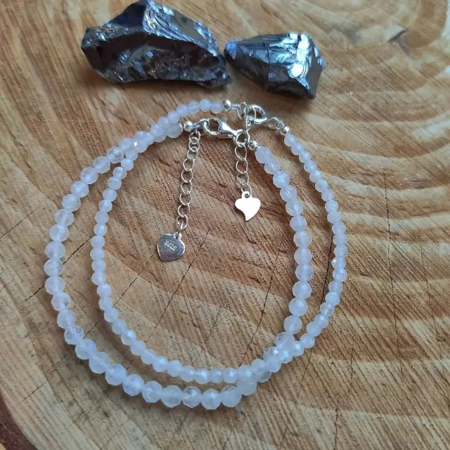 🤗Доброе утро

Браслеты - малютки

💎Лунный камень
Серебро 925 пробы
Размер бусин 2мм и 3мм

Лунный камень – это главный минерал любви. Его владелец не знает, что такое отверженное чувство. Ему всегда сопутствует удача в амурных делах. Камень одаривает владельца страстью и чувственностью, которые помогают добиться успеха у противоположного пола.

Для заказа обращайтесь в директ
#браслетымосква #браслетыизнатуральныхкамней #полнолуние #украшения #моиукрашения #украшенияизнатуральныхкамней #бохобазар #делибазар #oxy_jewellery