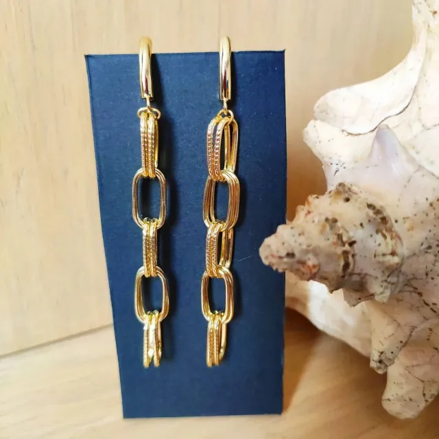 ⛓️Длинные Серьги 9 см
Фурнитура люкс
Лёгкие
Гипоаллергенные
#серьги_москва #серьги #украшения #серьгицепи #украшенияцепи #oxy_jewellery