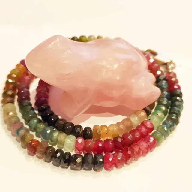 Девочки, в наличии весомые 
💎Турмалины
Яркие, прозрачные
✍️Отпишитесь в директ , кто заказал камни, обсудим модель
#турмалин #шерл #браслетымосква #браслетыизнатуральныхкамней