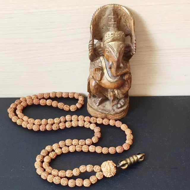 📿 Мала из  рудракши
108+1+ваджра (тигровый глаз)

✍️Принимаю заказы на изготовление
 четок, 
браслетов 
из рудракши разных оттенков белая,
 рыжая,
 шоколадная, 
черная
🇮🇳Ознакомиться можно на @delhibazar в эту пятницу-воскресенье 12-14/02 на площадке ст.Арбат, д.24, 2й этаж 
С 12.00 до 20.00
Вход свободный
🕉️Индивидуальный подход
#рудракша #ом #омнамахшивайя #омганешаянамах #мала #четки
#рудра #четкиизрудракши
#шива  #ганеша #шиваизм #индуизм  #йога #браслетысрудракшей  #oxy_jewellery #om #omnamahshivaya #rudrakcha #mala