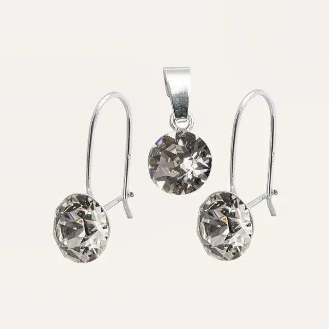 Uus! Hõbe Kõrvarõngad + Kulon Swarovski Kristallidega 💎 ⠀ ⠀
⠀
▪️Kristall: SWAROVSKI®  Xirius 8mm Crystal Clear ⠀
▪️Kõrvarõngade suurus: 8mm ⠀
▪️Material: 925 sterling silver ⠀
▪️Kristalli värv: Crystal col ⠀

Hind: 17€

Soovite osta? Suhtlemiseks Direct 📥 või e-mail 📩

#CalypsoEesti #CalypsoStoreEst ————————————————————————
Новые! Серебряные Серьги + Кулон с Кристаллами Swarovski💎
⠀
▪️Кристалла: SWAROVSKI® Xirius 8mm Crystal Clear ⠀
▪️Размер серьг: 8мм ⠀
▪️Материал серьг: 925 первоклассное серебро ⠀
▪️Цвет кристалла: Crystal col ⠀

Цена: 17€

Желаете приобрести? Пишите в Директ📥 или на почту📩

#CalypsoEesti #CalypsoStoreEst