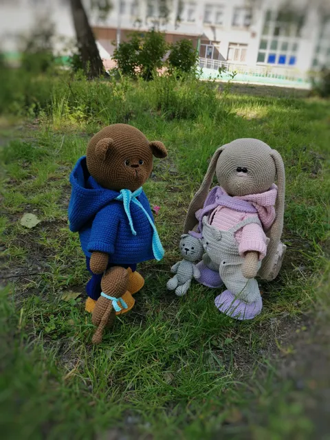 Toddlers on a walk🐻🐰❤️