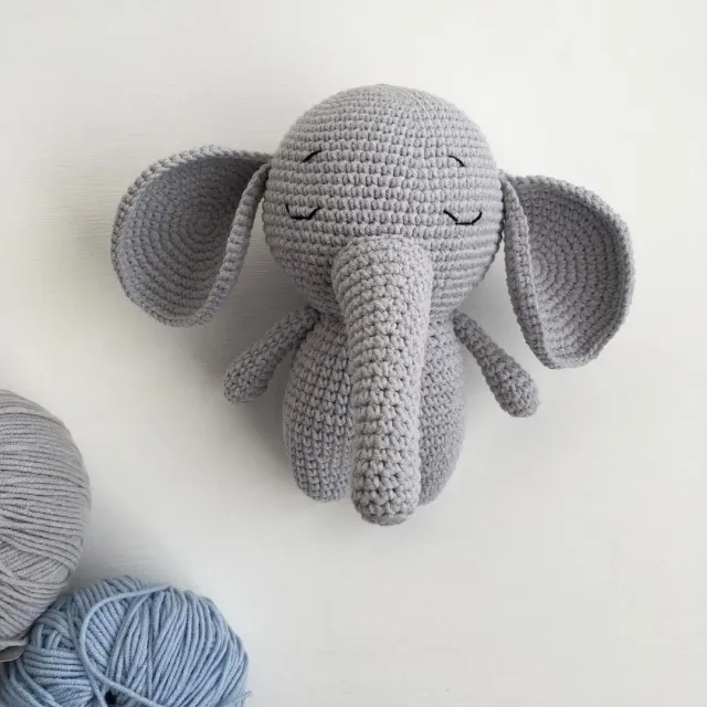 Слоник для фотосессии новорожденных🐘 Связан по спецзаказу 😎 для Кристины♥️
⠀
Люблю простые игрушки☺️