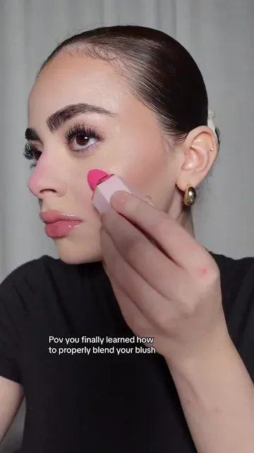 How I’m blending my blush now on #makeuphacks #foryou