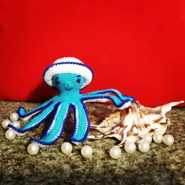 Морской обитатель #осьминожка 
#осьминожек🐙 #осьминог #осьминоги #вязаныйосьминог #игрушка #игрушки #игрушкиручнойработы #игрушкикрючком #игрушкидлядетей #игрушкиукраина #игрушкиукраинанедорого #вязаныеподарки #вязанаяигрушка #амигуруми #amigurumi #handmade