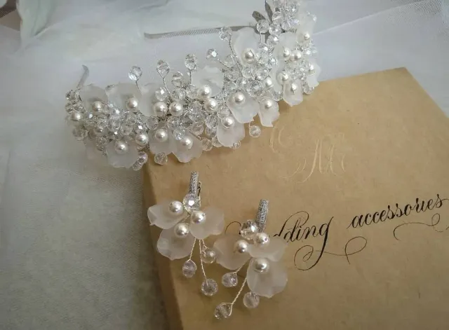 New gentle bridal set for beautiful bride:
Diadem - 5 cm; 1,96 inch;
Earrings - 4 cm; 1,5 inch.

You can use it as a band or as diadem.

Новый комплект украшений для прекрасной невесты:
Диадема - 5 см
Серьги - 4 см

Вы можете носить его как обруч или как диадему.

Цена: 1280 грн

#weddingaccessories #weddingcrown #weddingtiara #bridalhairpeace #bridalcrown #bridalearrings #свадебныеукрашения #свадебнаякорона #свадебнаядиадема #свадебныепрически #свадебныесерьги #украшениявприческуневесты