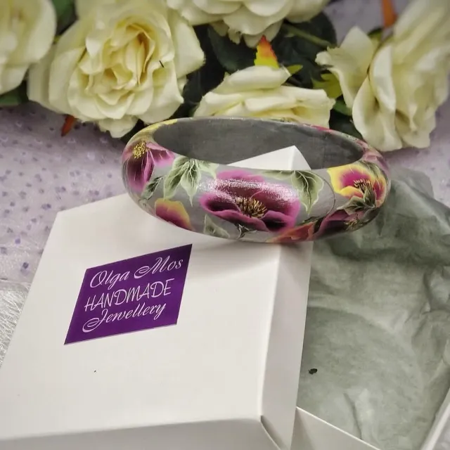 Хотела сделать что-то спокойное, не яркое, а получилось лето🤔 #украшенияназаказ #украшенияручнойработы #расписнойбраслет #браслетназаказ #handmadebracelet #handmade #olgamoshandmade #handmadejewelry